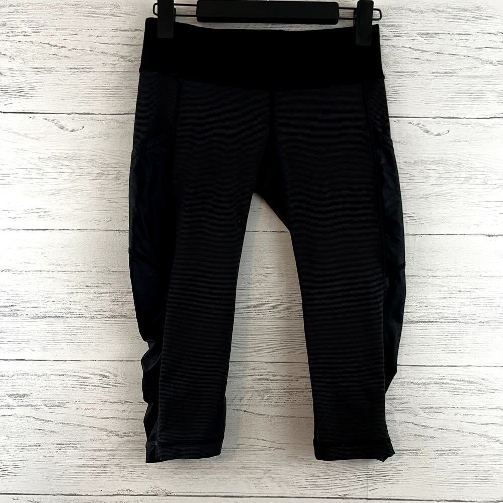 Lululemon Gray and Black Cropped Leggings Size 4